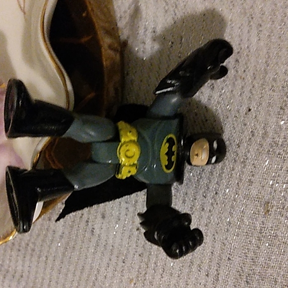 COPY - VINTAGE BENDABLE.."DC COMICS"  BATMAN FIGURINE..GRAY & BLACK..3" - Picture 4 of 7